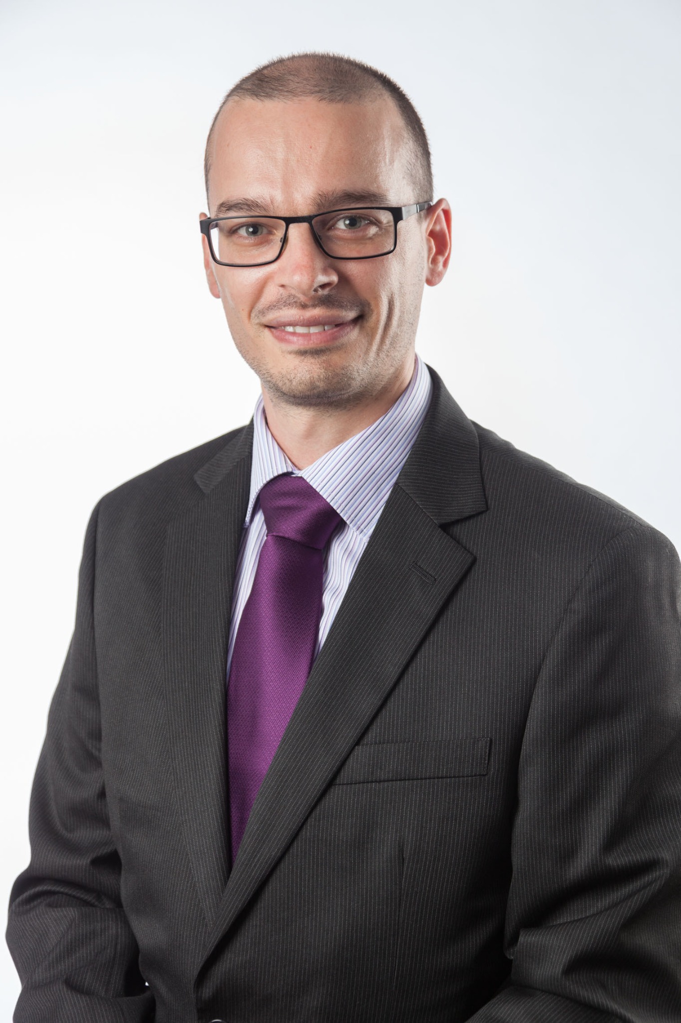 Mr Kurt Spiteri-Cornish, Consultant Ophthalmologist and Vitreoretinal Surgeon